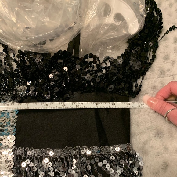 Black and silver sequin dance costume - Picture 8 of 10